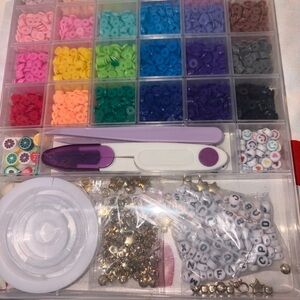 2/25$🍓⭐️ Colorful Bead and Craft Kit Clay beads.